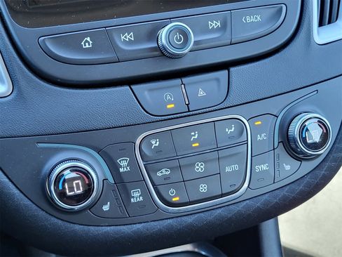 Used 2023 Chevrolet Malibu LT image 17