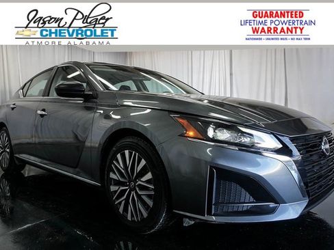 Used 2024 Nissan Altima 2.5 SV image 1
