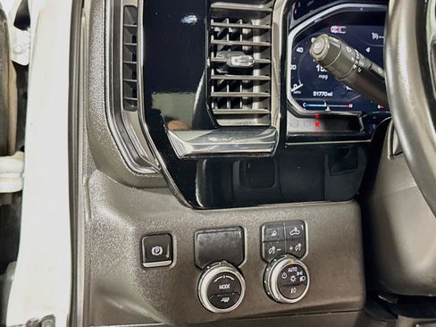 Certified 2025 GMC Sierra 1500 SLT RWD image 8