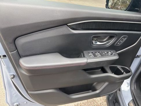 Used 2025 Honda Pilot Black Edition image 17