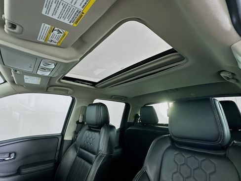 Used 2024 Nissan Frontier SL w/ Technology Package image 25