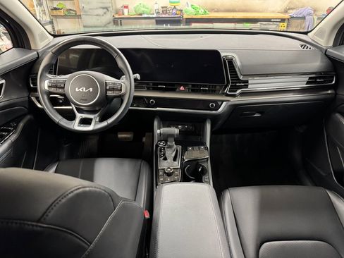 Used 2025 Kia Sportage EX FWD image 17