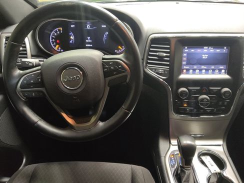 Used 2019 Jeep Grand Cherokee Laredo image 22