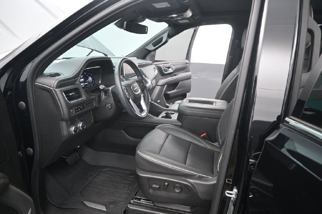 Used 2023 GMC Yukon XL SLT w/ SLT Premium Package RWD image 4