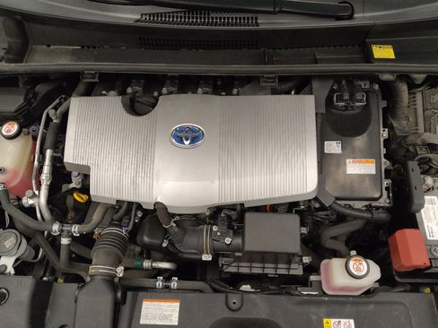 Used 2018 Toyota Prius Four w/ Advanced Technology Package image 30