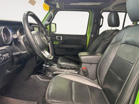 Used 2018 Jeep Wrangler Unlimited Sahara w/ Uconnect 4C Nav & Sound Group image 7