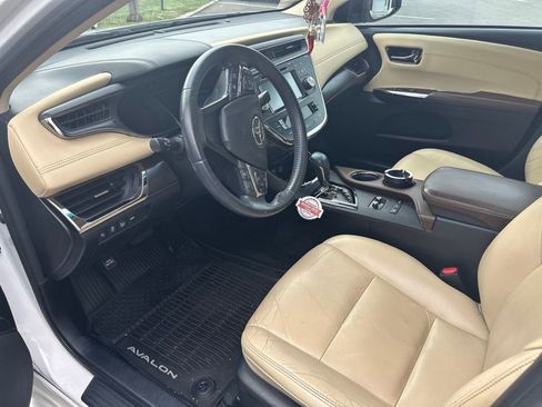 Used 2018 Toyota Avalon XLE Premium w/ Carpet Mat Package FWD image 5