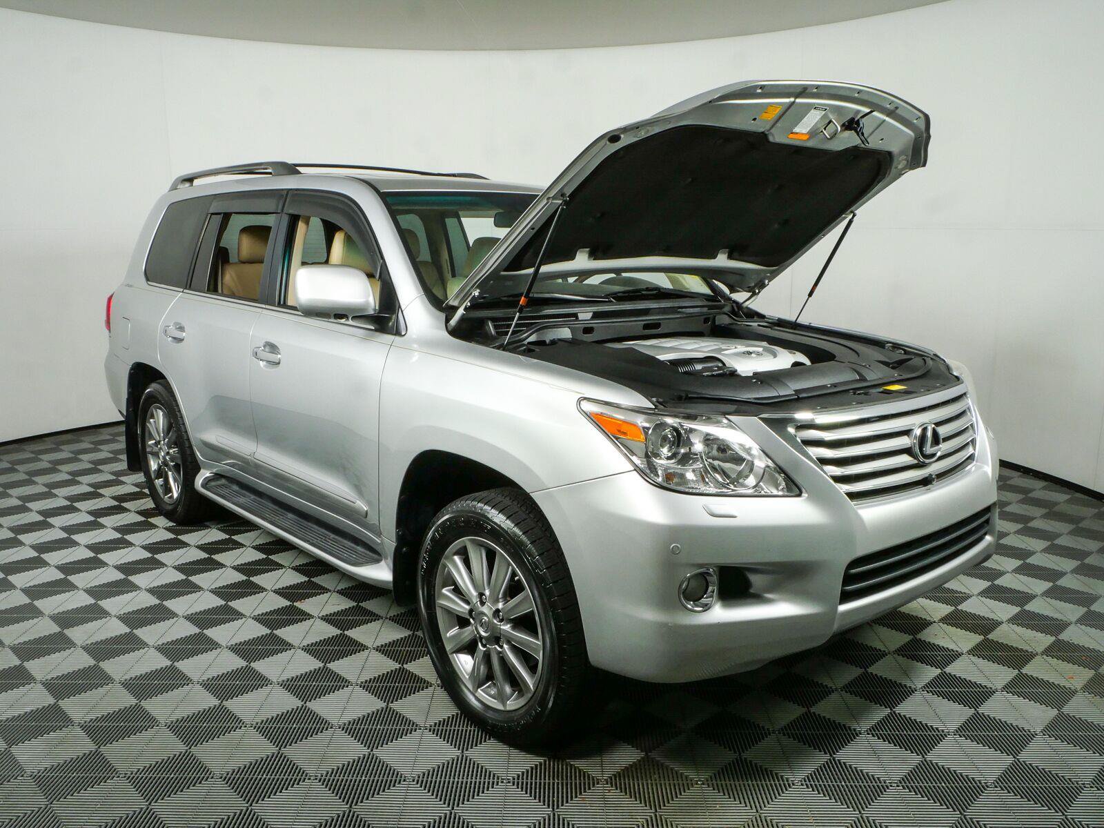 Used 2011 Lexus LX 570 4WD w/ Luxury Pkg image 39