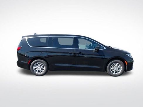 New 2026 Chrysler Pacifica Select image 24