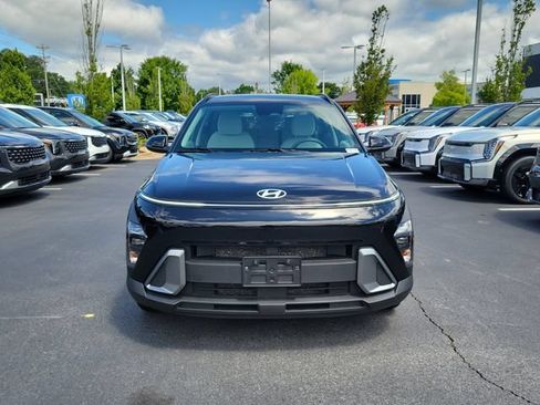 Used 2025 Hyundai Kona SEL FWD image 2