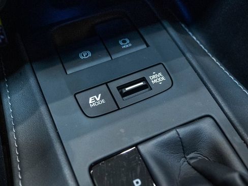 Certified 2024 Toyota Venza LE AWD/4WD image 24