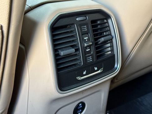 Certified 2025 Porsche Macan image 15