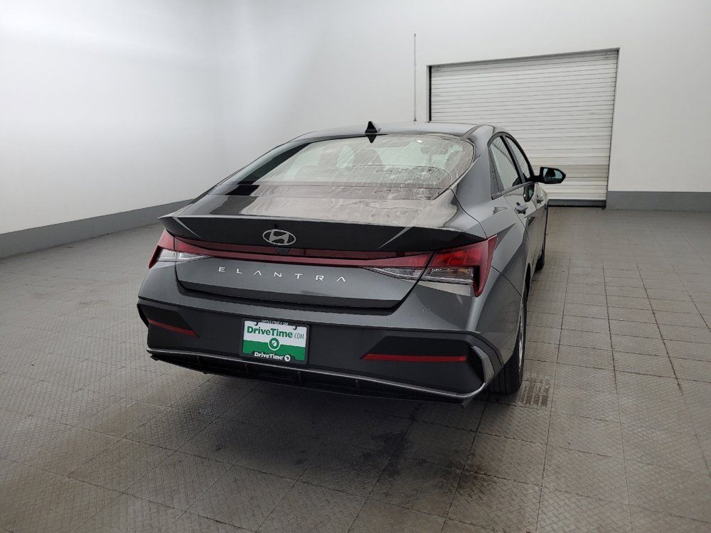 Used 2025 Hyundai Elantra SE FWD image 7