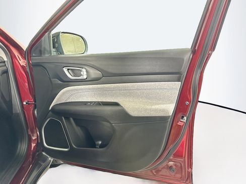 Used 2022 Jeep Compass Latitude image 30