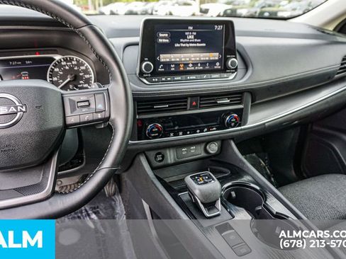 Used 2025 Nissan Rogue SV image 32