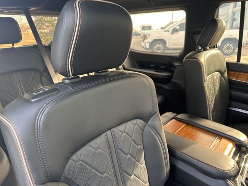 Used 2022 Jeep Grand Wagoneer Series III image 32