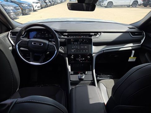 New 2025 Jeep Grand Cherokee Altitude image 20