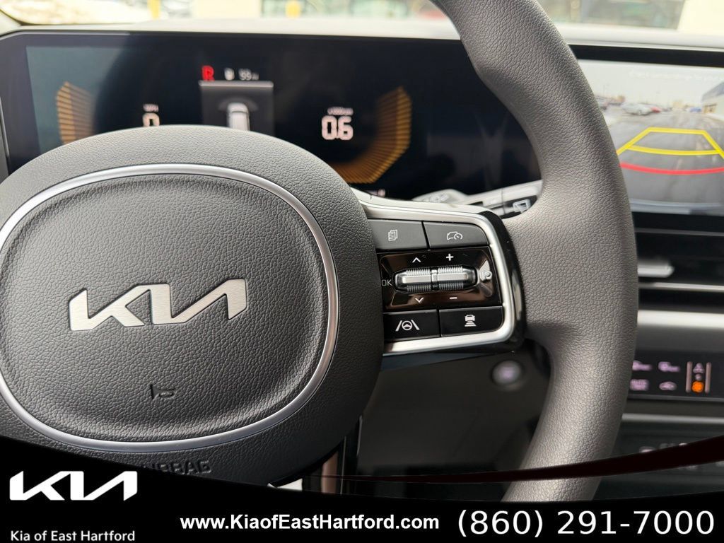 New 2026 Kia Carnival LX FWD image 34