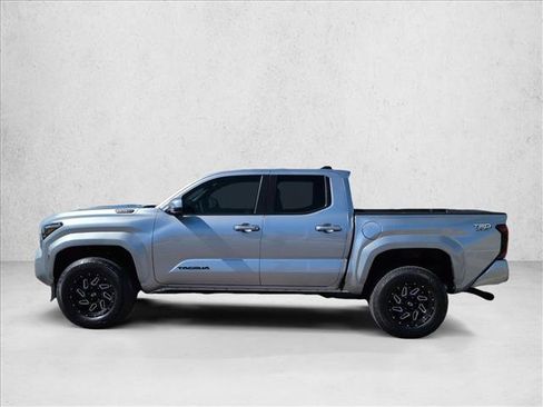 Used 2025 Toyota Tacoma TRD Sport image 9