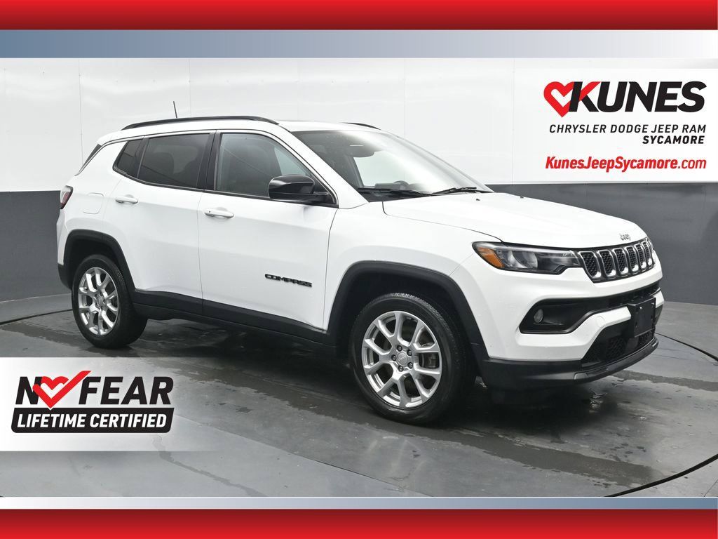 Used 2023 Jeep Compass Latitude w/ Sun and Sound Group AWD/4WD image 1