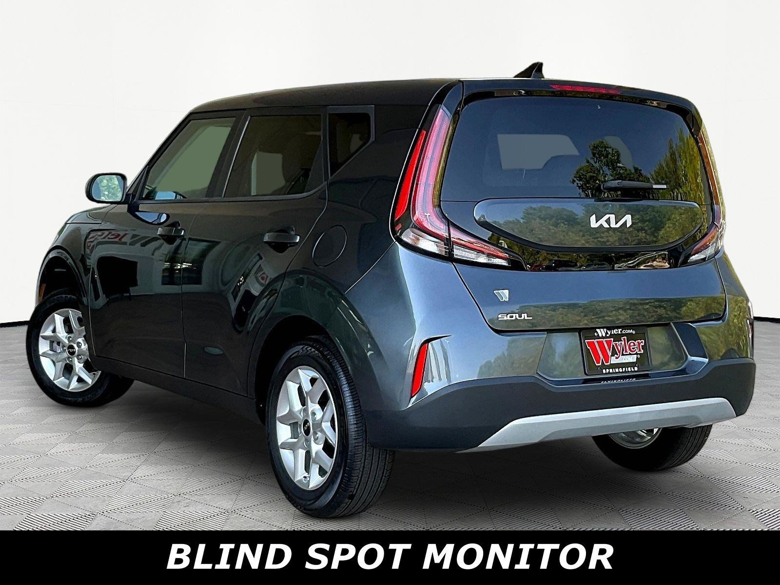 Used 2025 Kia Soul LX w/ LX Technology Package FWD image 4