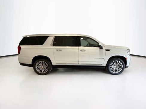 Used 2023 GMC Yukon XL Denali image 7