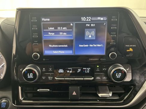 Used 2022 Toyota Highlander XLE AWD/4WD image 14