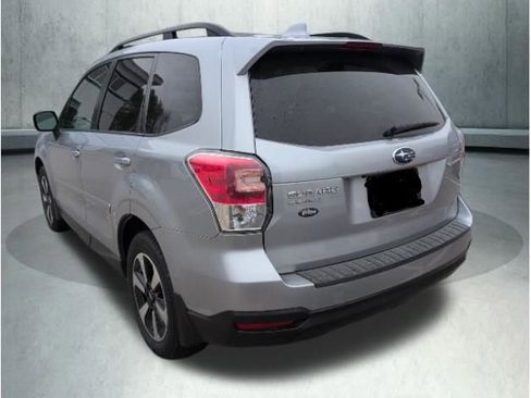 Used 2018 Subaru Forester 2.5i Premium w/ All-Weather Package AWD/4WD image 5