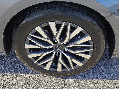 Used 2024 Nissan Altima 2.5 SV image 7