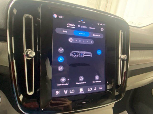 Certified 2026 Volvo XC40 B5 Plus AWD/4WD image 21