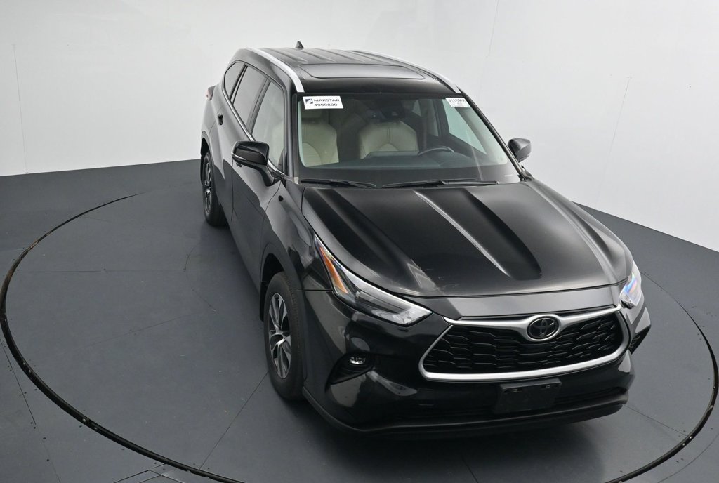 Used 2023 Toyota Highlander XLE AWD/4WD image 10