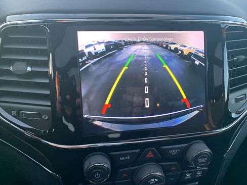 Used 2021 Jeep Grand Cherokee Limited w/ Luxury Group II image 18