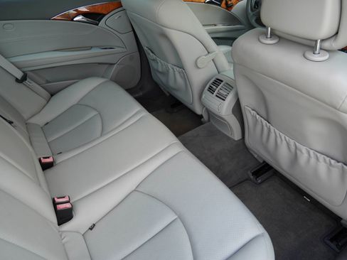 Used 2008 Mercedes-Benz E 350 4MATIC Sedan image 30