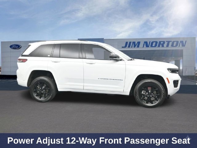 Used 2023 Jeep Grand Cherokee Overland w/ Luxury Tech Group IV AWD/4WD image 18