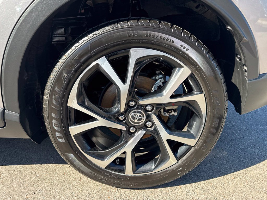Used 2020 Toyota C-HR XLE FWD image 26