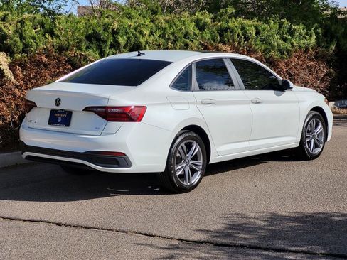 Used 2023 Volkswagen Jetta SE w/ Panoramic Sunroof Package FWD image 5