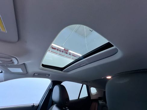 Used 2024 Chevrolet Trax LT w/ Sunroof Package FWD image 40