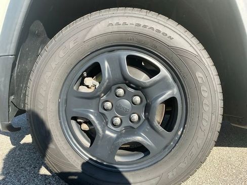 Used 2018 Jeep Compass Sport AWD/4WD image 14