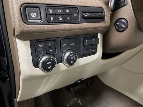 New 2024 GMC Yukon XL Denali w/ Advanced Technology Package image 12