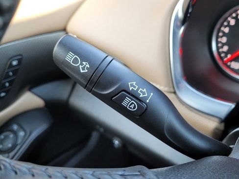 Used 2022 Chevrolet Traverse Premier image 34