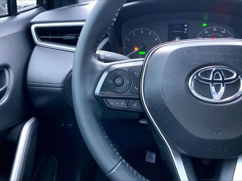 Used 2025 Toyota Corolla Cross SE image 22