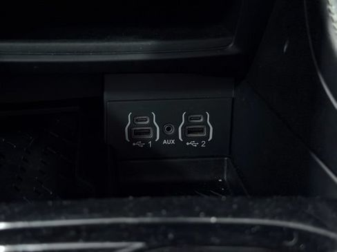 Used 2025 Chrysler Pacifica Limited FWD image 43