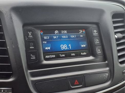 Used 2015 Chrysler 200 Limited w/ Convenience Group FWD image 6