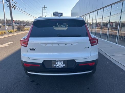 Certified 2025 Volvo XC40 B5 Plus image 4