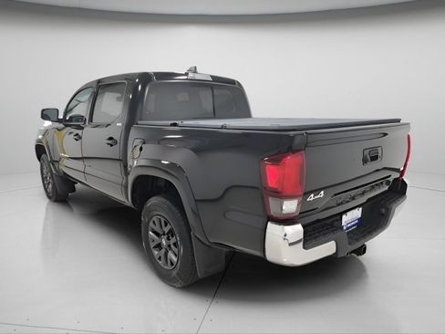 Used 2021 Toyota Tacoma SR5 AWD/4WD image 5