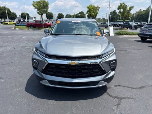 Used 2025 Chevrolet Blazer LT AWD/4WD image 2