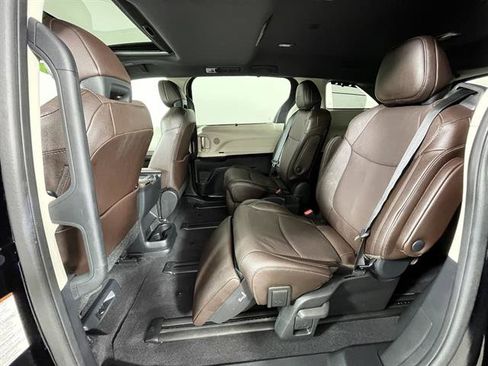 Certified 2023 Toyota Sienna Platinum image 11