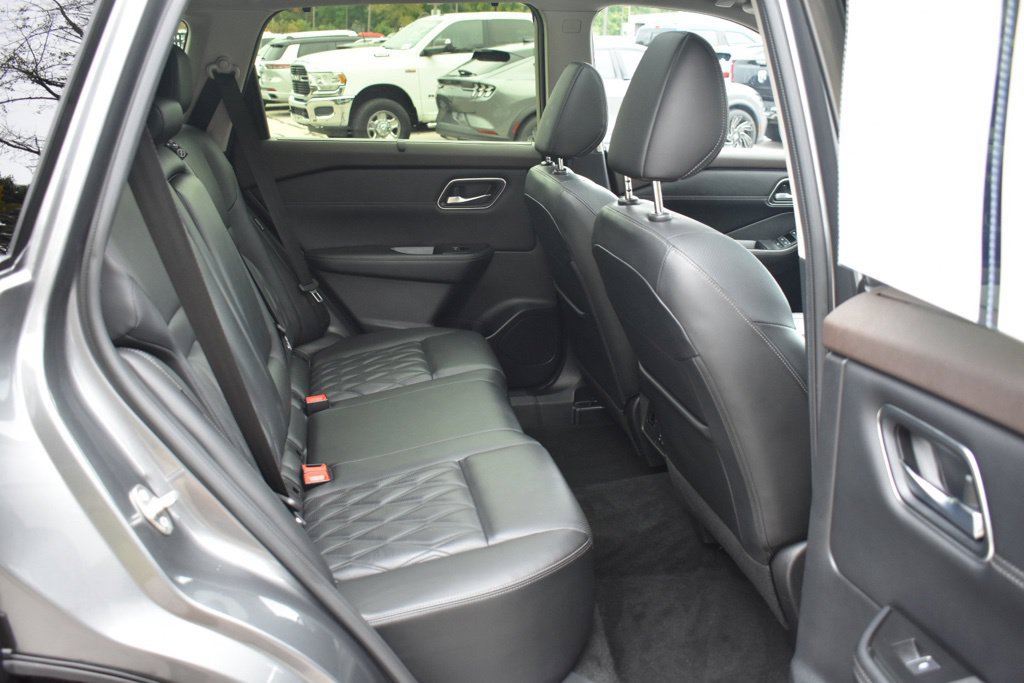 Used 2023 Nissan Rogue Platinum w/ Platinum Premium Package AWD/4WD image 24