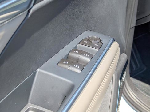 Used 2026 GMC Acadia Elevation w/ Elevation Premium Package FWD image 17