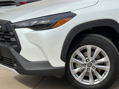 New 2026 Toyota Corolla Cross LE w/ Moonroof Package image 3